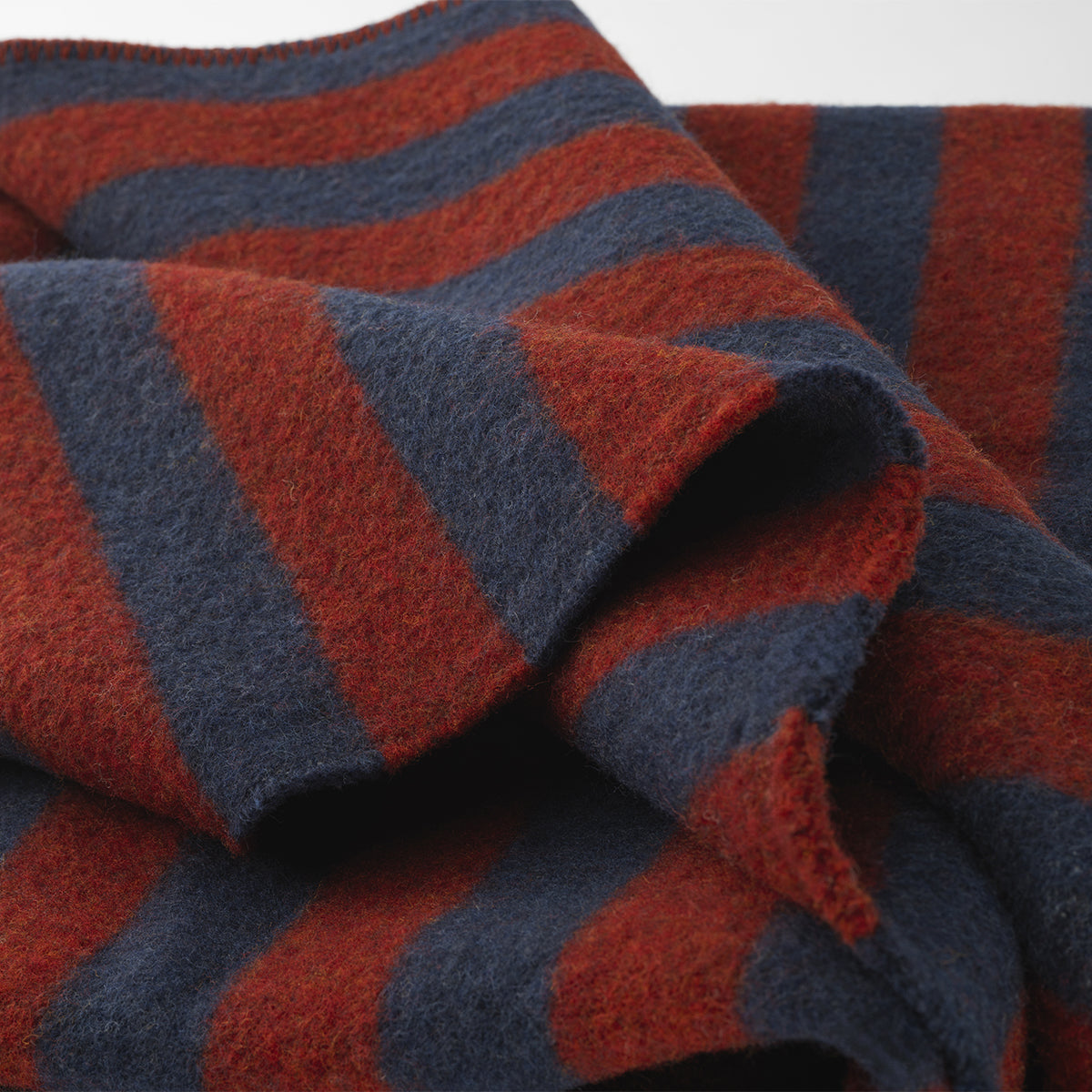 Eleganti coperte e plaid naturali in lana vergine merino e cashmere -  lanificio bottoli